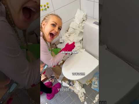 Viral Bathroom Cleaning Hack That ACTUALLY Works 😳🛁 thumbnail