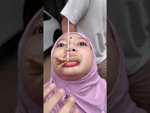 Aqilla lomba makan sosis bareng papa #shorts thumbnail
