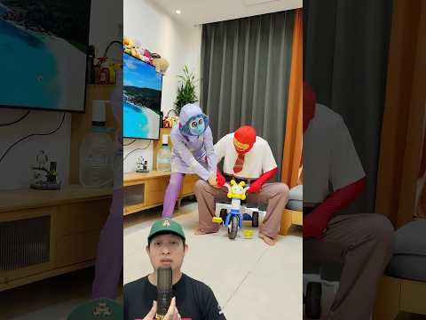 MAMA DAN PAPA REBUTAN SEPEDA‼️😱 @PresentHunt #remix #dubbing #trending thumbnail