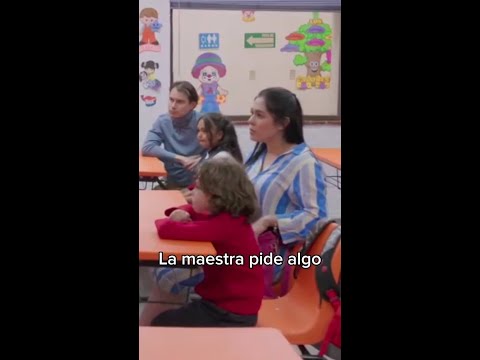 🙋‍♀️📚 La maestra pide algo y yo automáticamente ✋ #LaRosaDeGuadalupe thumbnail