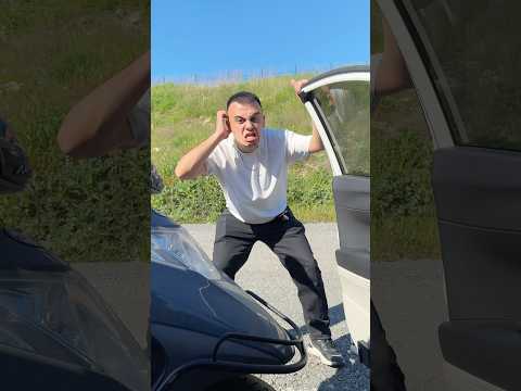 Araba Kapısı Neden Kapanmıyor? #shorts thumbnail