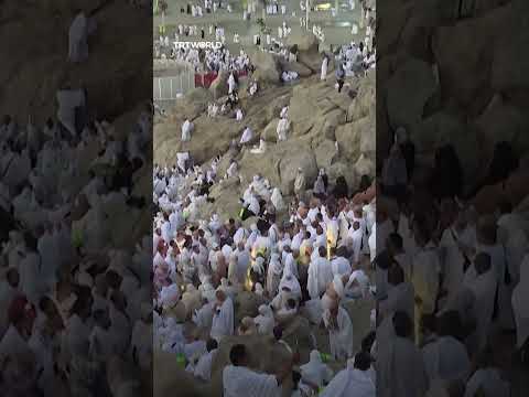 Muslim pilgrims gather at Mount Arafat for most important ritual of Hajj thumbnail