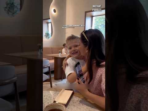 Ce petit garçon apprend une nouvelle unique de la part de ses parents thumbnail