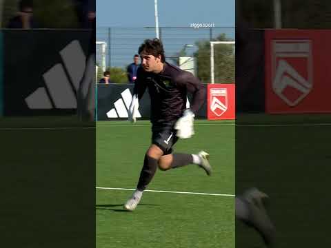 Toen jij Nederland - Algerije aan het kijken was, waren ze in Gibraltar ook aan het voetballen 🫣 thumbnail