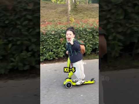 Cewek Mungil Ini Berani Nantangin Geng Motor! #viralvideo #trending thumbnail