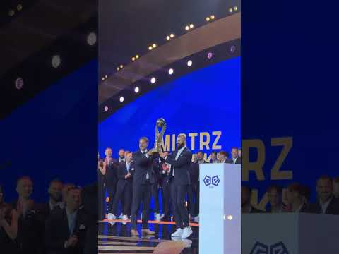 LECH POZNAŃ Z TROFEUM ZA MISTRZOSTWO POLSKI! #SHORTS thumbnail