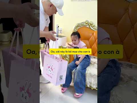 Khi con gái út tưởng bố chỉ mua quà cho chị của mình #embehaihuoc #nuoicon #giadinh thumbnail