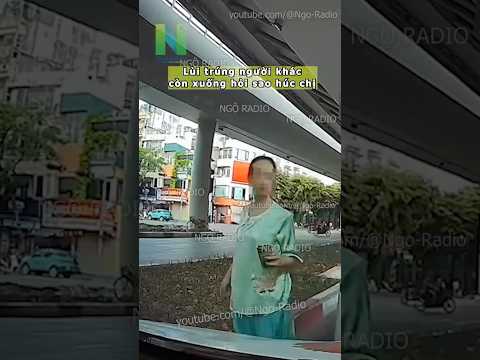 Lùi trúng người khác còn xuống hỏi sao húc chị thumbnail