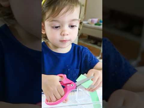 MÃOS DE TESOURA - FLÁVIA CALINA #flaviacalina #filhos #criança #atividadeseducacaoinfantil #shorts thumbnail