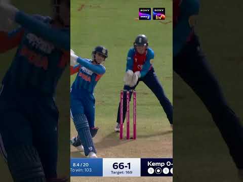 Mandhana making batting look effortless 😮‍💨 thumbnail