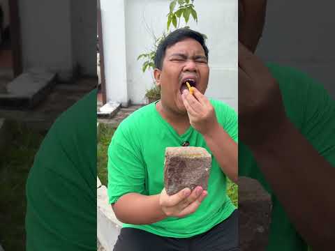 EKMAL MAKAN BATU🤣🤣 thumbnail