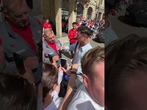 NIKT NIE ODPUŚCIŁ LEWANDOWSKIEMU. KRÓLEWSKIE PRZYWITANIE KAPITANA WE WROCŁAWIU #SHORTS thumbnail