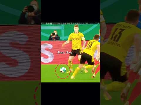 Reus High IQ Build-Up Play 😮 thumbnail