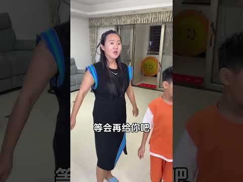 期末考卷发下来了，儿子怕被妈妈看到考卷…#糟糕糟糕omg #魔法怎么失灵啦 #父痴子笑歌 #期末成绩 #不扫兴的爸爸妈妈 #温馨的家庭时刻 thumbnail