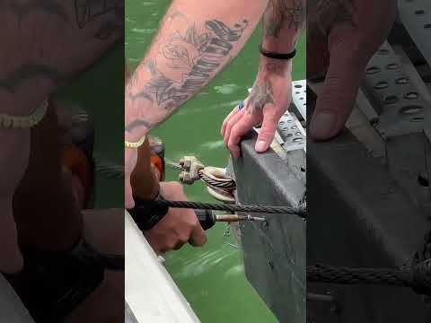 Punto de vista: Intentar arreglar el embarcadero mientras estás en el agua #boat #fails #work thumbnail