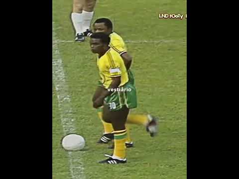 O chute que salvou uma tragedia #futebol #shorts thumbnail
