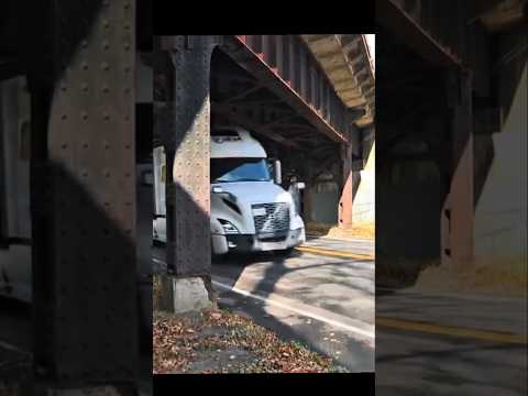 Bridge won this round! 👑🚚 FreightSOlution #truckingjobs #automobile #lkw #bigrig #camion thumbnail
