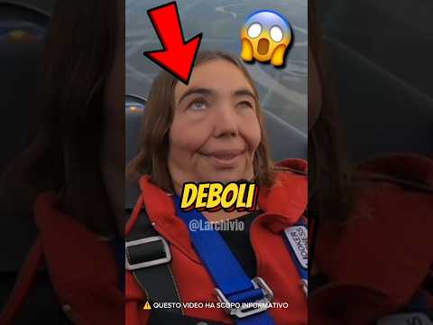 PILOTARE UN CACCIA NON È PER DEBOLI...😱 #curiosità #informative thumbnail