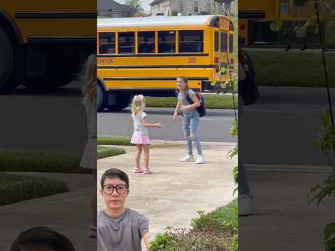 Em gái đón chị đi học về #trending #trendingshorts #trendingvideo #shorts #shortsviral #viralshorts thumbnail