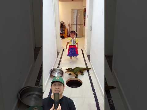 ADIK SEMBUNYI SAMA BUAYA KARENA DIKEJAR HANTU‼️😱 @PresentHunt #remix #dubbing #trending thumbnail