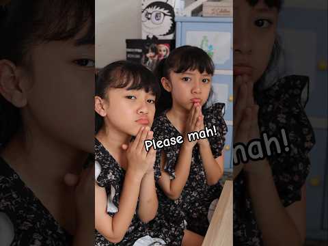 Lagi nge Vlog Mamah kagetin aja😟😉 #kembar #twinmoments #jajanan #vlog #drama #shorts thumbnail