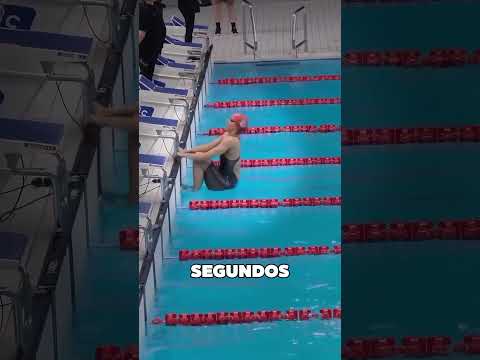 Esta Entrenadora Demostró Su Nivel De Natación 😯❤️ thumbnail