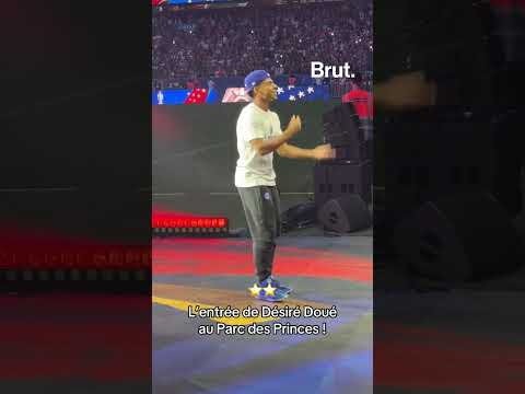 L’entrée de Désiré Doué au Parc des Princes ! thumbnail