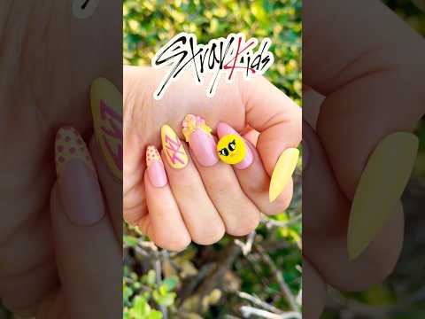 Hice Uñas de STRAY KIDS!😱🩷🐥 #hellomon #juguetes #abriendojuguetes #straykids thumbnail