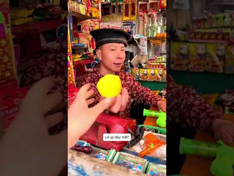 chơi trò cá sấu cắn tay với ông chú tiệm thumbnail