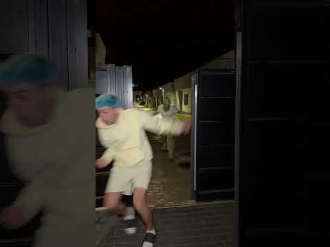 Corriendo de un zombie por los pelos!😳 thumbnail