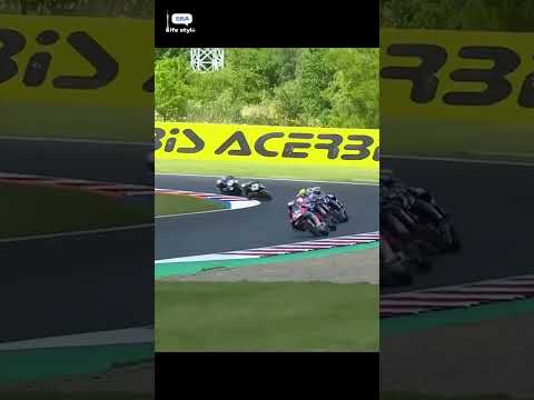 世界超級摩托車錦標賽 (WSBK) 捷克站 World SSP第一回合由開「張雪機車」的法國車手瓦倫丁·德比斯奪得。#張雪機車 #摩托車 #世界超級摩托車錦標賽 thumbnail