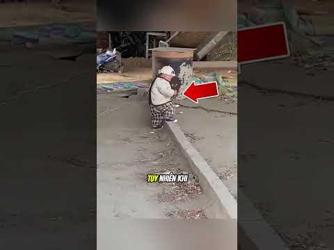 Cậu bé này đang cố tập đi những bước đi đầu đời#daochieu #shorts thumbnail