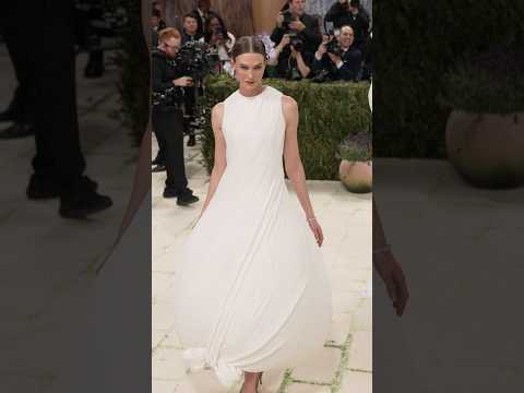 Karlie Kloss in Dior at the 2026 Met Gala thumbnail