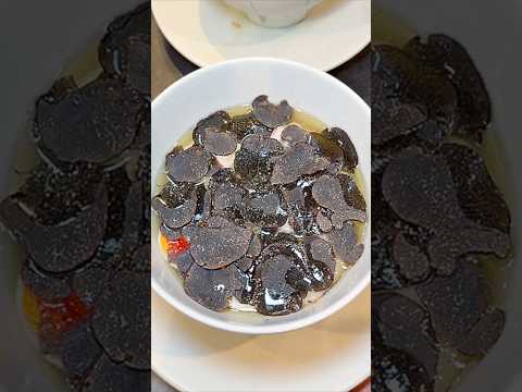 트러플양 실화인가요? 푸짐함 끝판왕!! 역대급 기발한 트러플 폭탄 시오 라멘 Truffle Shio Ramen / Japanese food thumbnail