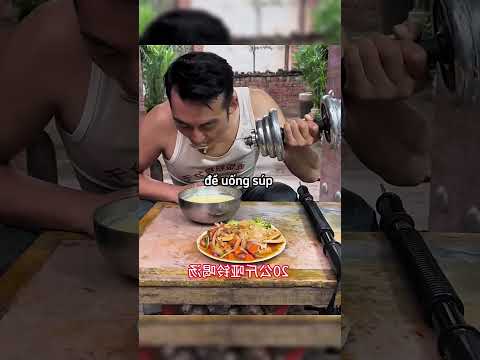 Anh chàng này ngủ trong ngôi nhà bị ngập nước và ăn bằng chiếc muỗng gắn tạ??? #shortsvideo thumbnail