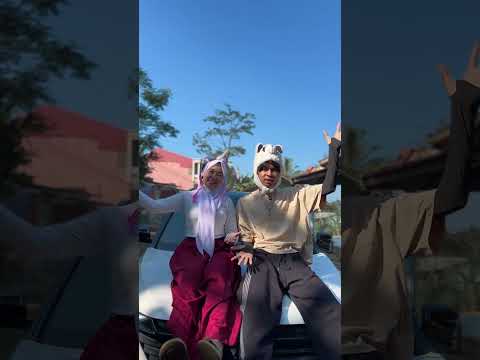 Punya Mobil🚓 vs Punya Motor🏍️ thumbnail