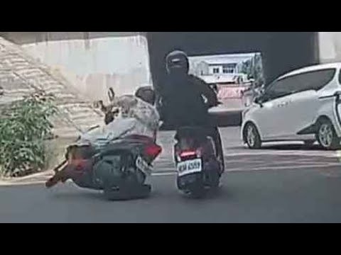 【車禍影片】三叉路，必有一倒焉（2026.05.25 臺中市西屯區環中路二段1036巷 thumbnail