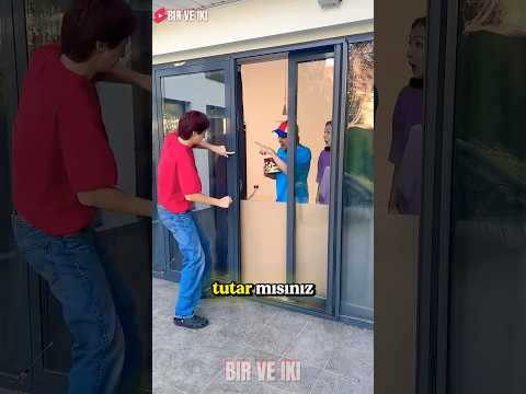 Kapıyı Kapatıp Kaçtık Sanıyorlar! 🤫💥 thumbnail