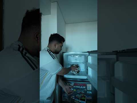 وضعت الكرة في الثلاجة لمدة 5 ساعات ⚽️ 🥶 thumbnail