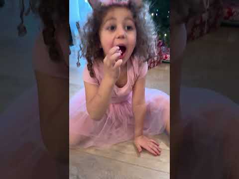 Don’t Eat From the Floor | Sierra Teaches Rhia thumbnail