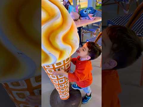 كموتة  عم يلحس بوري وسخ بالشارع😱 thumbnail