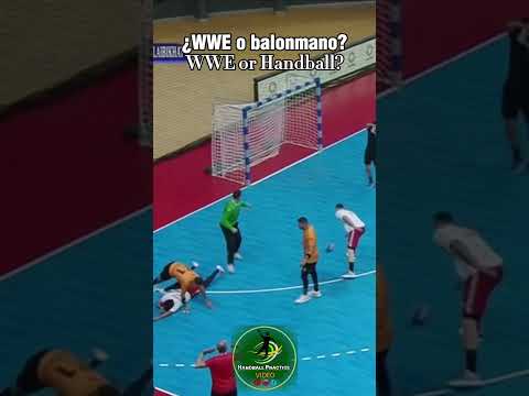 ¿Balonmano o WWE? La jugada más loca del año🤼‍♂️😲#handball #shorts #sportsball #like #love #explore thumbnail