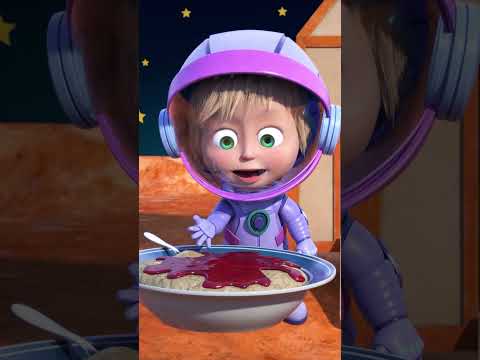 ¡Diversión marciana!👽🛸 #Shorts #mashayelosocastellano #Piensafueradelacaja #mashabear #kids #cartoon thumbnail