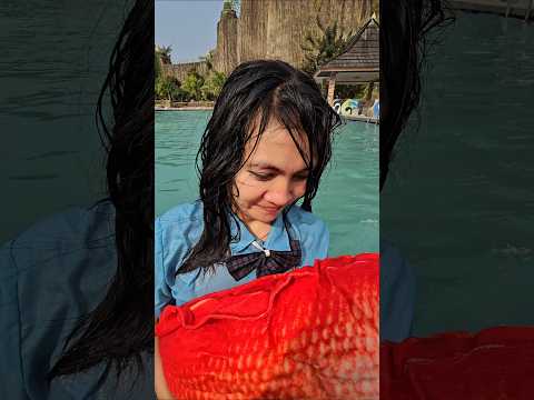 om semy mau ambil ikan lewat perosotan #trandingshorts thumbnail