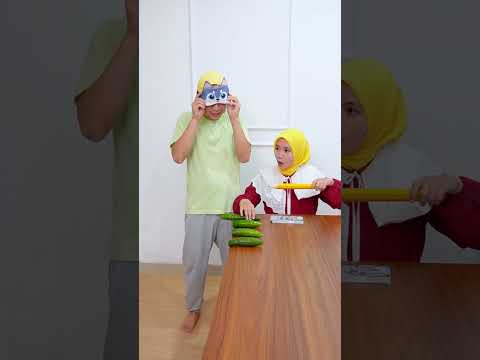 Tantangan Belah Timun🥒 #challenge #videolucu thumbnail