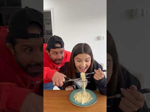 ELA COMEU TODO MACARRÃO *que nojo thumbnail