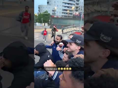 Rice, Saka and Eze celebrating outside the Emirates with fans! thumbnail