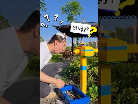 Ông bố đang gội đầu thì vòi hết nước thumbnail
