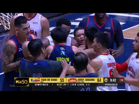 Brownlee and Nocum BATTLE FOR POSSESSION DURING TENSE 3Q | PBA Season 50 Commissioner’s Cup thumbnail