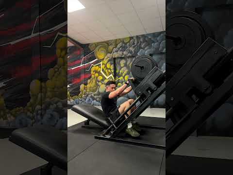 Leg press !! 😱😱 thumbnail
